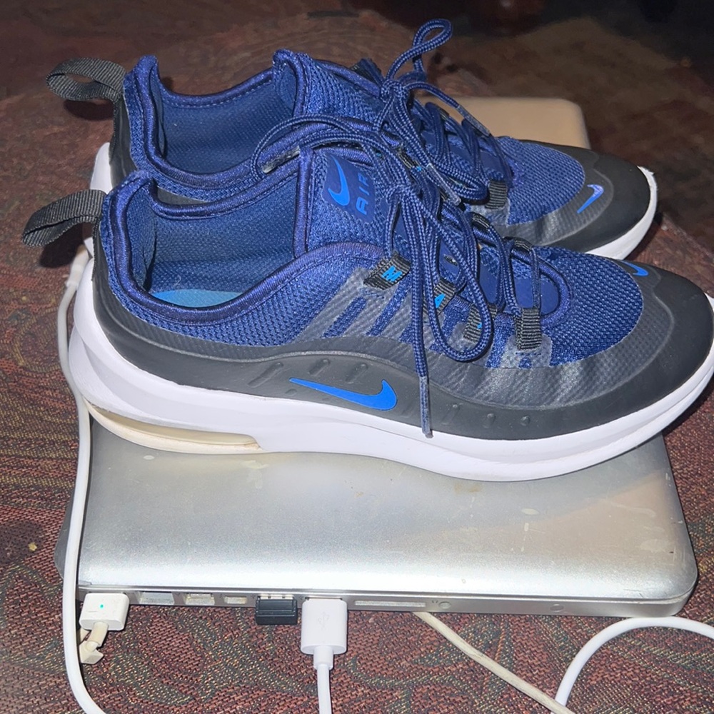 Boys shoes size 3y